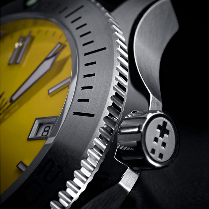 911752971_C60Trident316LLimitedEditionYellow07.jpg.3bff3cd4684669fbecc5f9b3e988affc.jpg
