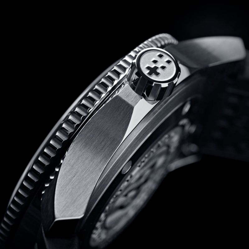 427764162_C60TridentProCOSCDayDateWhiteDialLimitedEdition04.jpeg.2cfe60cb3246d3ec6c3e92c34de43f69.jpeg