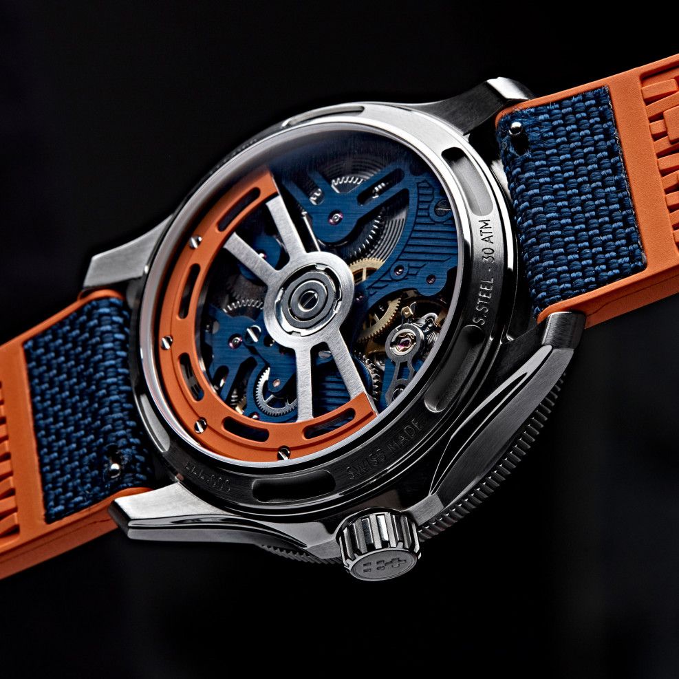 Christopher_Ward_C60_Apex_Limited_Edition_04.jpg.296edef199ed2cd6548330bd6f7c82c9.jpg