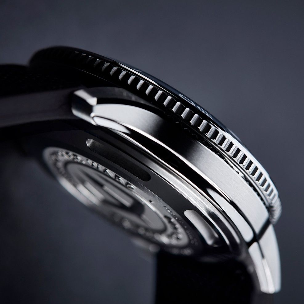Christopher_Ward_C60_Trident_Ombre_COSC_Limited_Edition_04.jpg.9fee796023431f6f3e174461e37fb71b.jpg