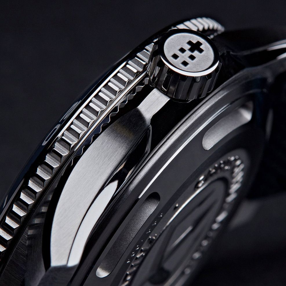 Christopher_Ward_C60_Trident_Ombre_COSC_Limited_Edition_05.jpg.bd0987c6cc9ec157cc7371db53e1d929.jpg