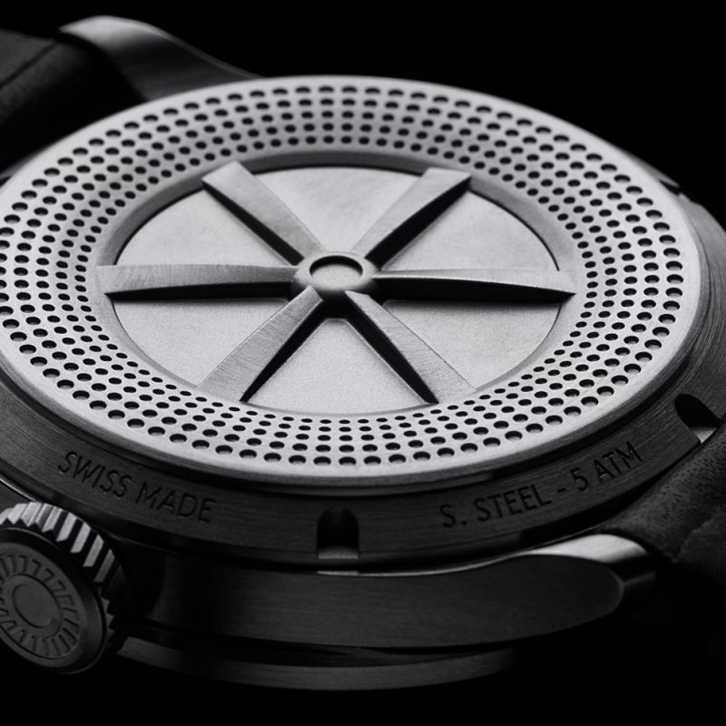 christopher_ward_c8_flyer_caseback.jpg.d8270c3a98bd8f38b3f07ec44d583efc.jpg