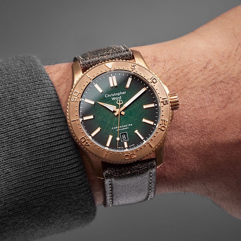 1970937626_Christopher-Ward-C60-Bronze-Ombre-Green-COSC-LE-02.jpg.c074d764750aa94b58465631f02f2864.jpg