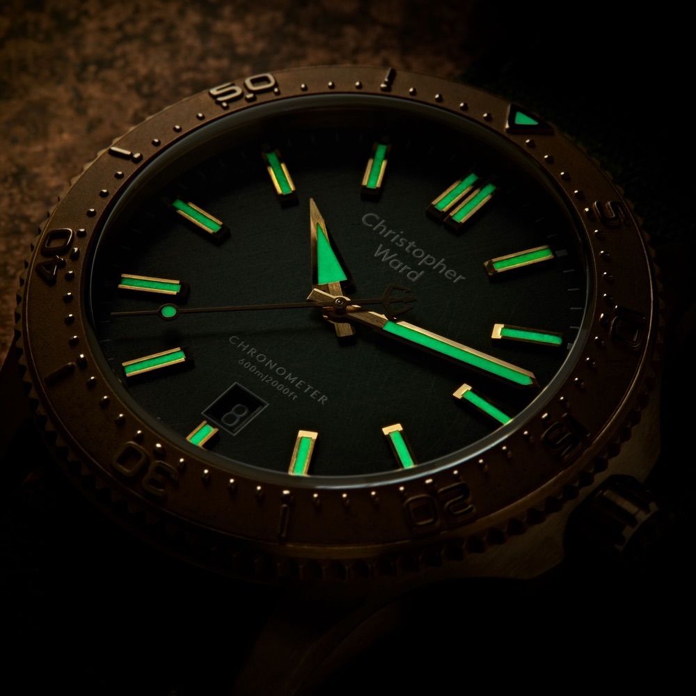 669936391_Christopher-Ward-C60-Bronze-Ombre-Green-COSC-LE-05.jpg.dba9dcc65698742d5e1f07d7a8ac73ab.jpg