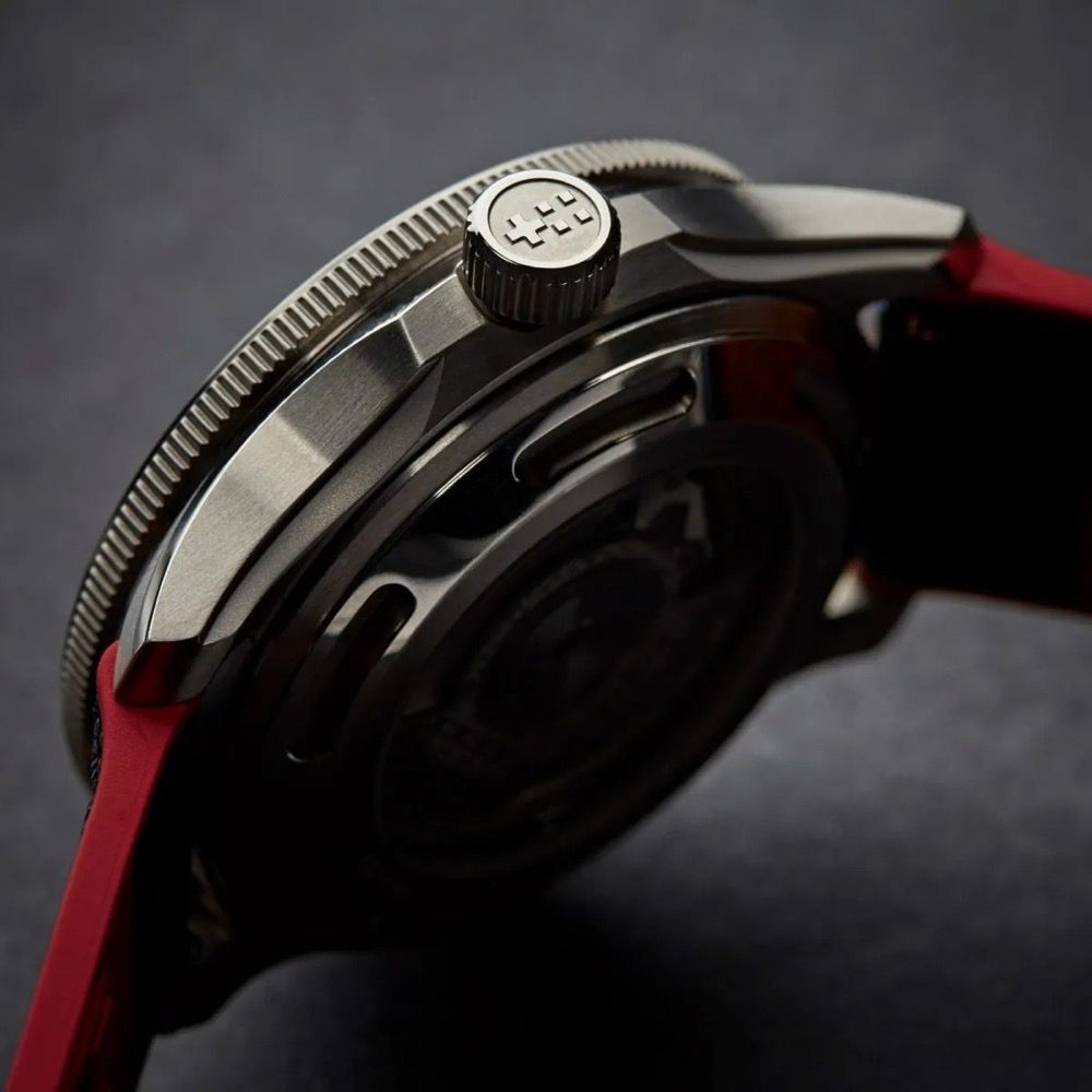Christopher-Ward-C60-Elite-GMT-Black-3.jpeg.c8b12fe9442d42b86b514bab4e9b54fb.jpeg