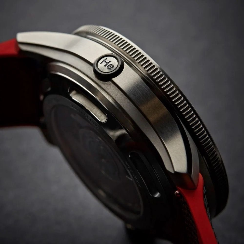 Christopher-Ward-C60-Elite-GMT-Black-5.jpeg.f257599d1f6e93f04b960f5a961a8d42.jpeg