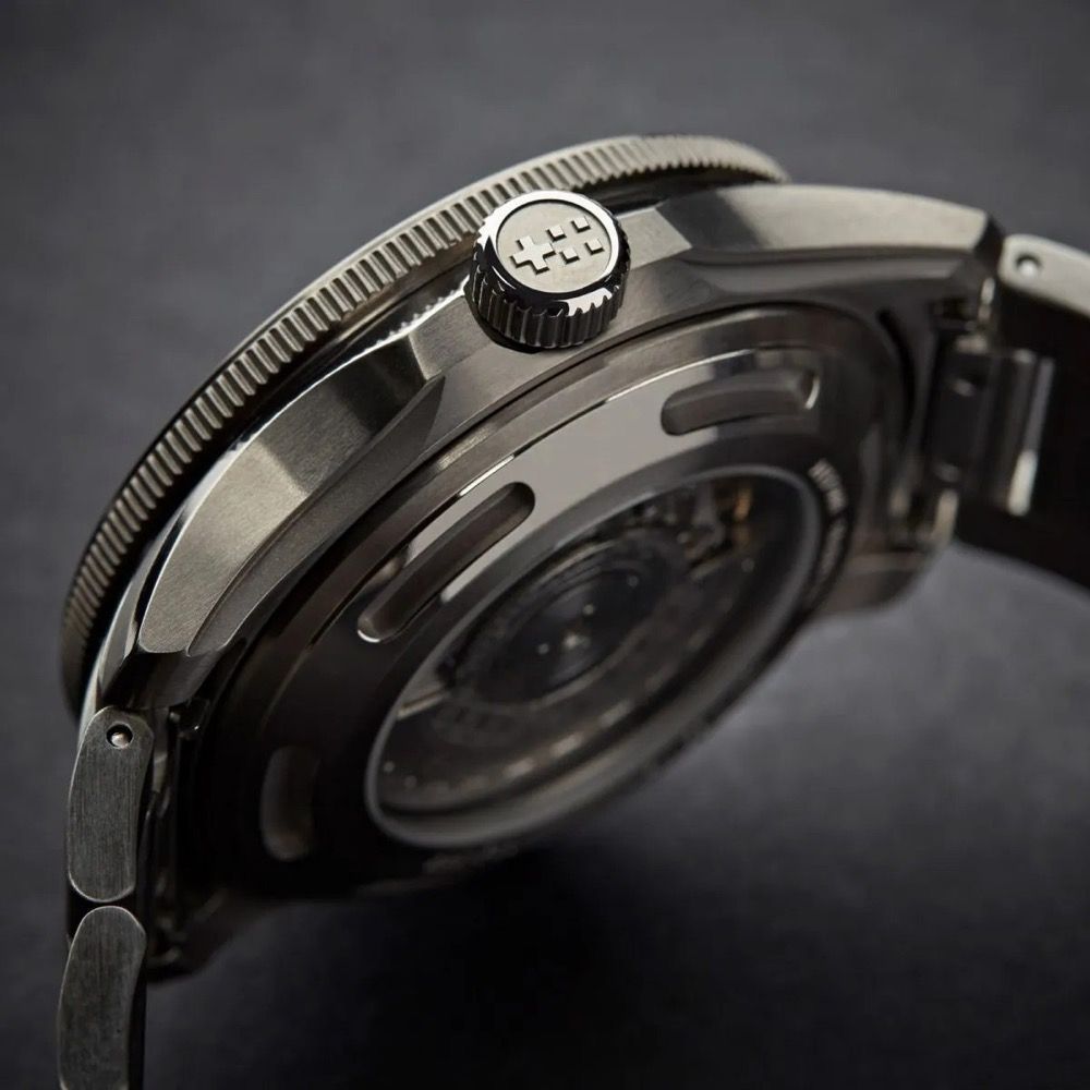 Christopher-Ward-C60-Elite-GMT-Blue-Bracelet-3.jpeg.28f7138e0dc00c017091fba968d8ca9e.jpeg