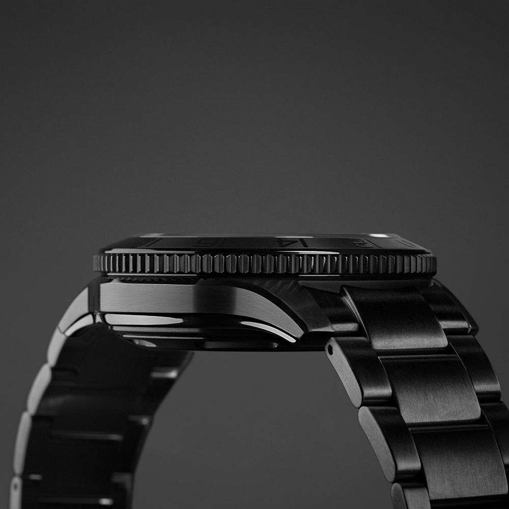 christopher-ward-c60-abyss-gmt-05.jpg.d67b8c8ab791fd2d34d2933d05bb9264.jpg