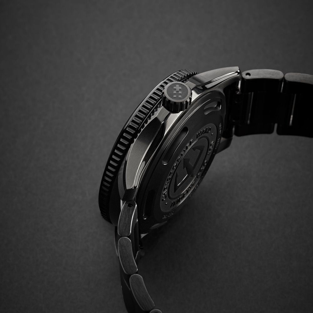 christopher-ward-c60-abyss-gmt-06.jpg.d1389d99e16b4ea0cc79421df3513a8a.jpg