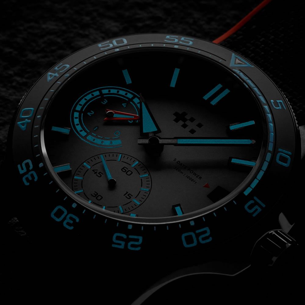 C60-Shadow-Special-Edition-Christopher-Ward-3.jpg.ecd3ec116d7f8af28567e48a477a6209.jpg