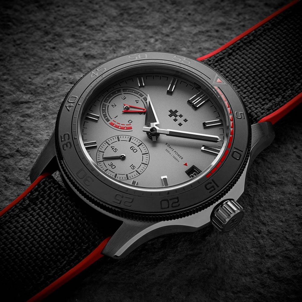 C60-Shadow-Special-Edition-Christopher-Ward-5.jpg.5be8f68c2908ea891cdcafd9ebdd1c6e.jpg