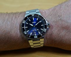 2017 Oris Aquis 43.5mm blue sunray dial