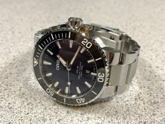 2017 Oris Aquis 43.5mm blue sunray dial