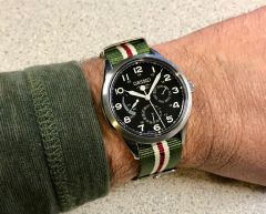 Seiko SARW015 green red white strap.jpg