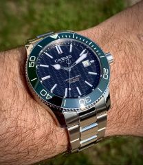 C60 Trident Pro Mk2 Green Bezel on bracelet