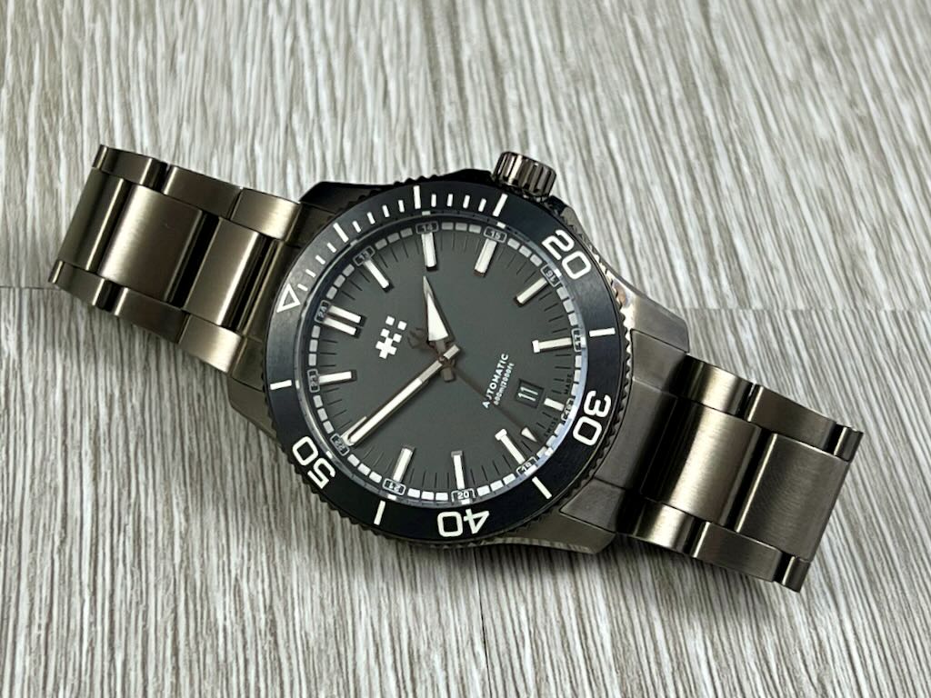 Read more about the article C60 Graphite by Christopher Ward review