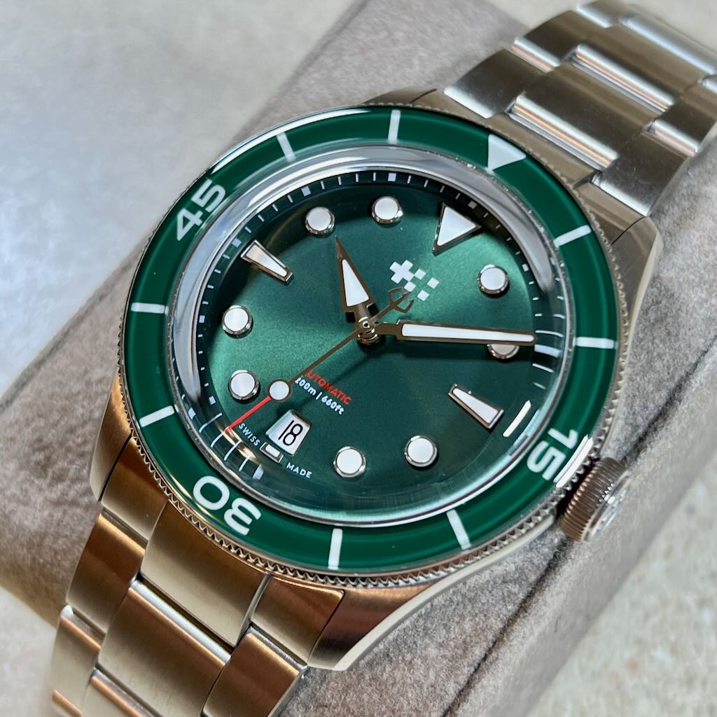 Read more about the article C65 Aquitaine Seagrass Green – Christopher Ward